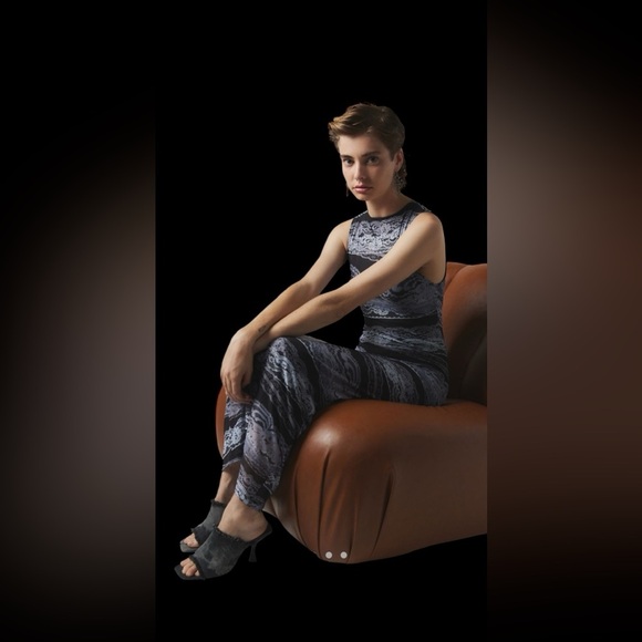 Lace  pattern dress - Picture 3 of 8